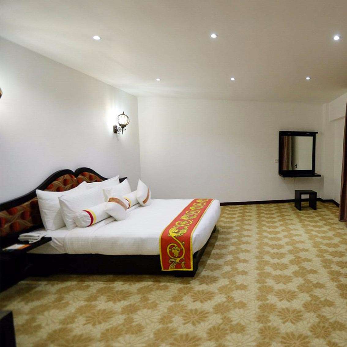 /media/hotel/2024/06/04/903031513royal-kandyan.jpg
