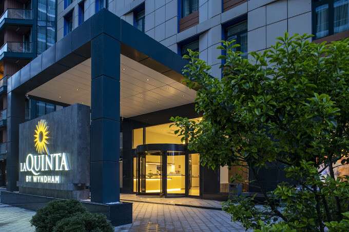 /media/hotel/2026/08/17/FS4GjEzNY4TYxRLRM2ymswP8MYTk5sltDgRzfnQs_LuPHwzw.jpg