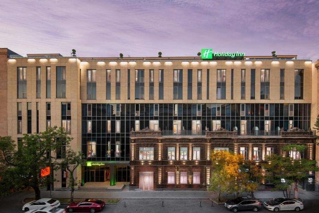 HOLIDAY INN REPUBLIC SQUARE