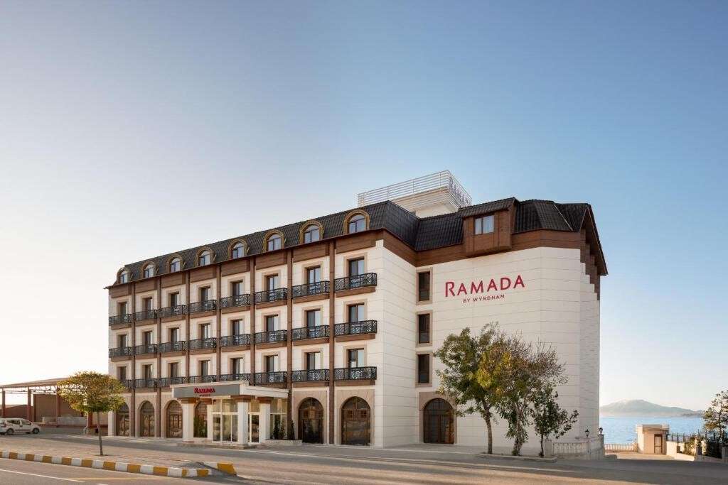 Ramada by Wyndham Van hotel